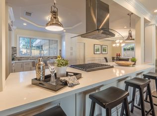 23811 Aetna St, Woodland Hills, CA 91367