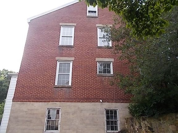 4th image of 623 Watt St