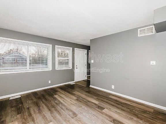 3rd image of 6062 E 16th St