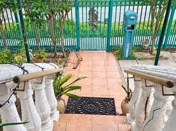 250 NW 38th Ct, Miami, FL 33126