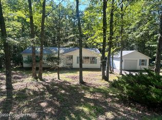 1312 N Rocky Mountain Dr, Effort, PA 18330