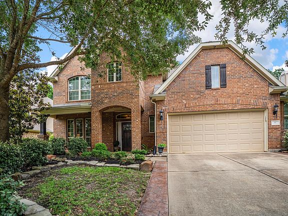 3rd image of 7 E Wading Pond Cir