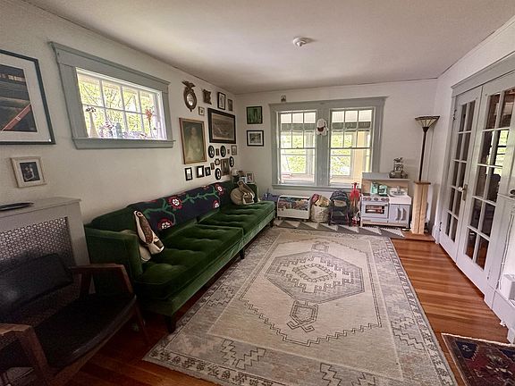 4th image of 40 Madison St #1