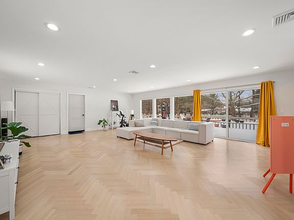 3rd image of 141 Sunset Ln