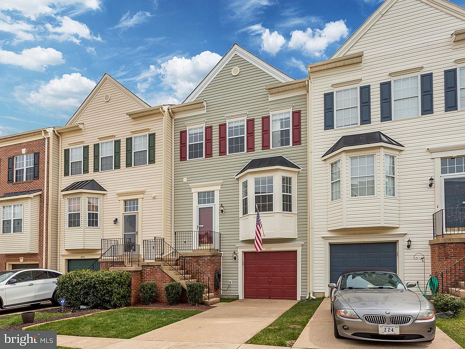 1st image of 202 Park Cove Dr