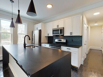 2nd image of 839 Parker St APT 1E
