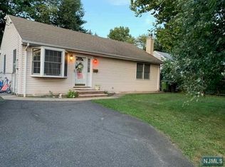 31 E Ridgewood Ave, Paramus, NJ 07652