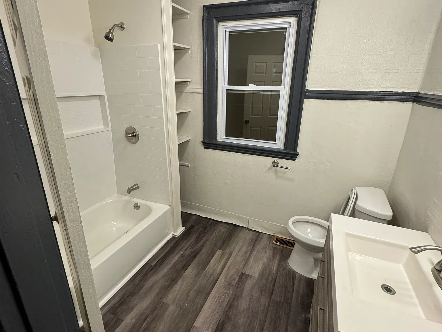 314 James St — Photo 2