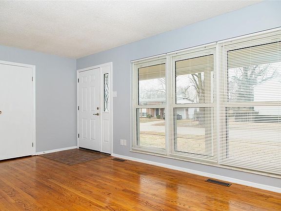 2nd image of 2240 Glenoro Dr