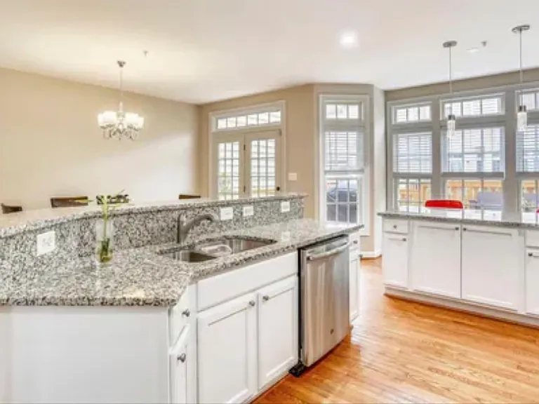 8 Rockingham Ct — Photo 8