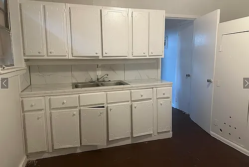 2221 Woodlawn St #2221 Photo 1