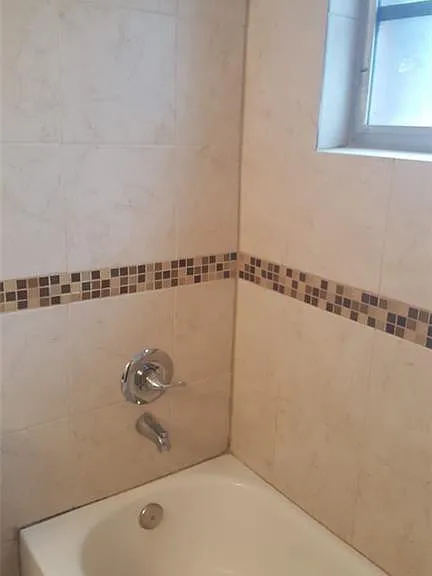 180 NE 12th Ave #17A — Photo 16