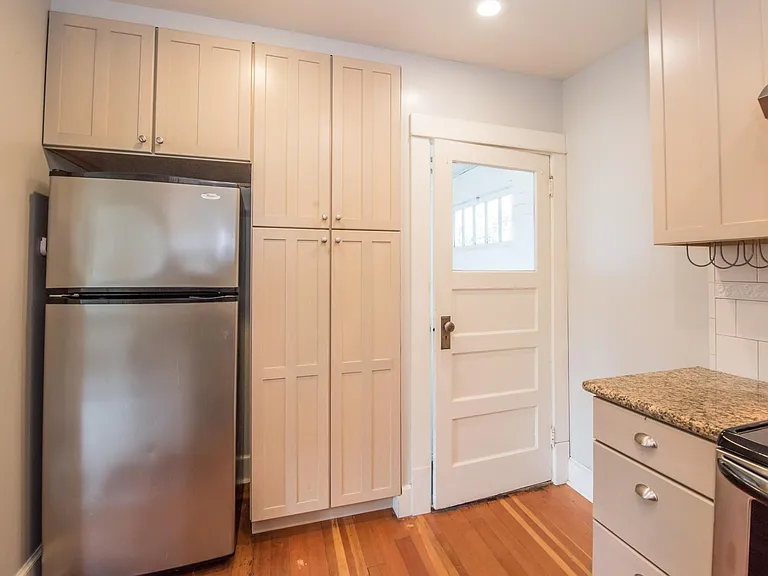 6302 SE 49th Ave — Photo 16