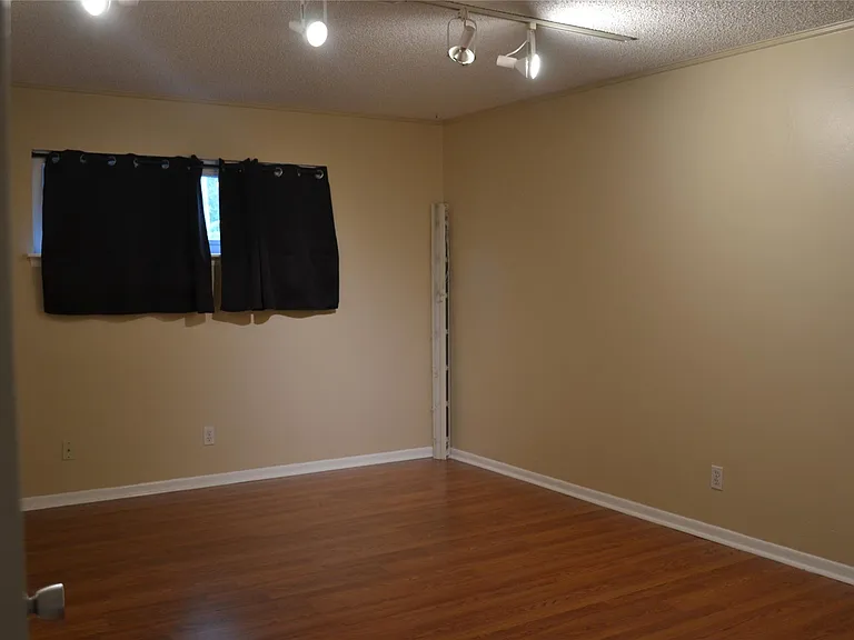 1710 Brun St #10 — Photo 8