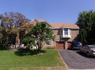 16320 Millford Dr, Eden Prairie, MN 55347