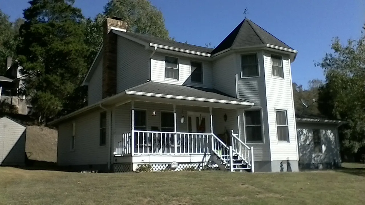 303 Sandstone Dr photo 1