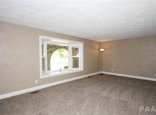 20964 N Deer Bluffs Dr, Chillicothe, IL 61523