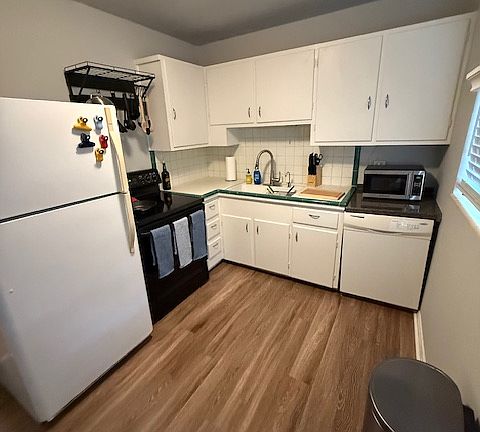 3rd image of 3311 W Leona St