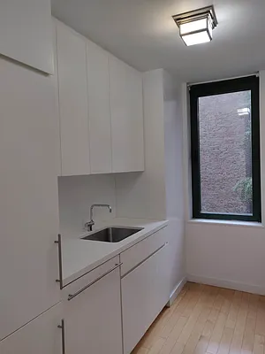 Rented by Tabak Real Estate | media 31