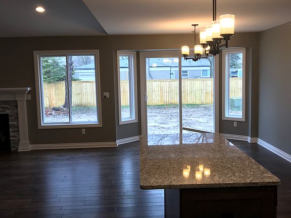 4th image of 50204 Oakbrooke Dr