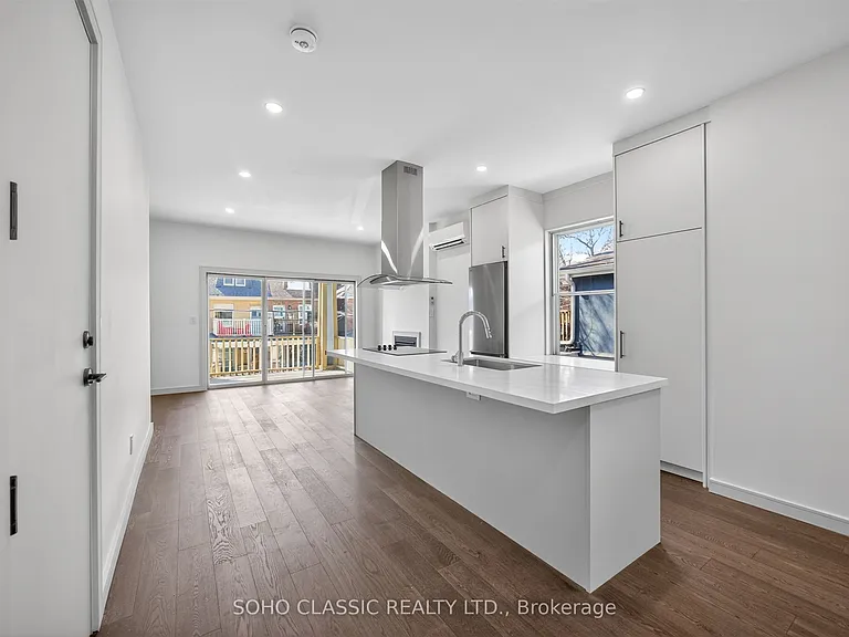 23 Fernwood Park Ave #2 — Photo 2