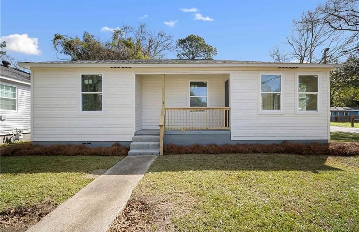 3 bed, 1111 sqft, $1,400 — Photo 1