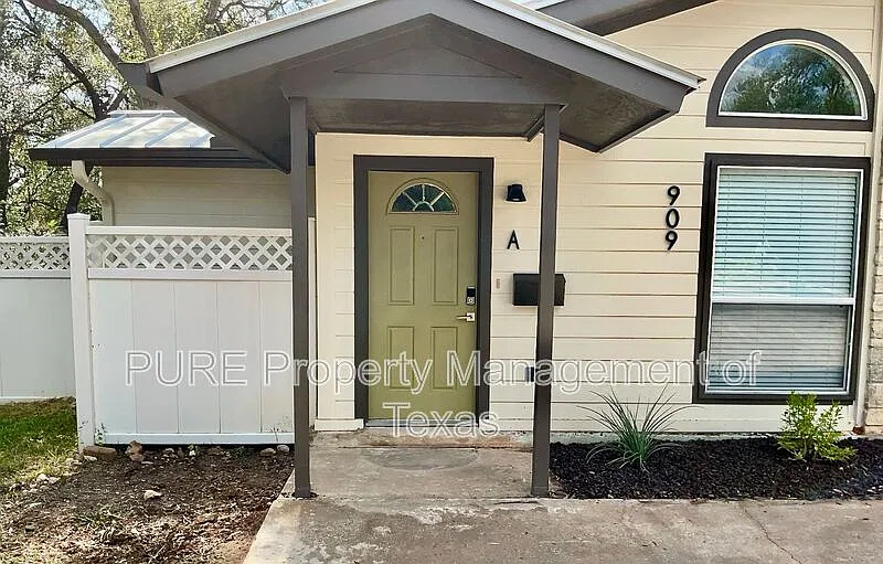 2 bed, 1.0 bath, 823 sqft, $1,650 — Photo 2