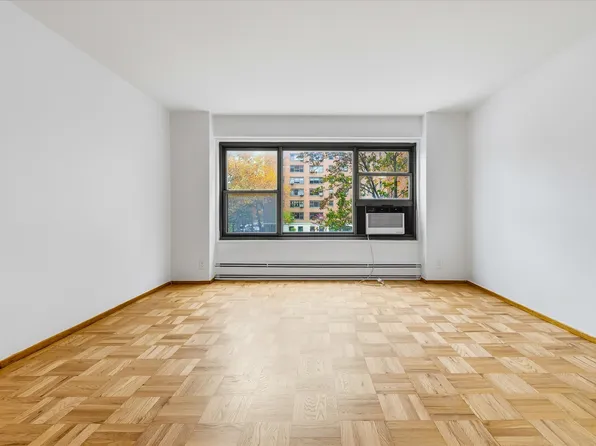 21-85 34th Avenue image 4 of 18