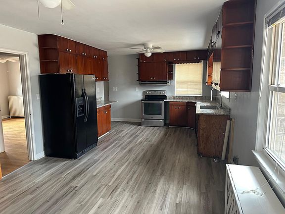 5th image of 4525 Shenandoah Ave NW