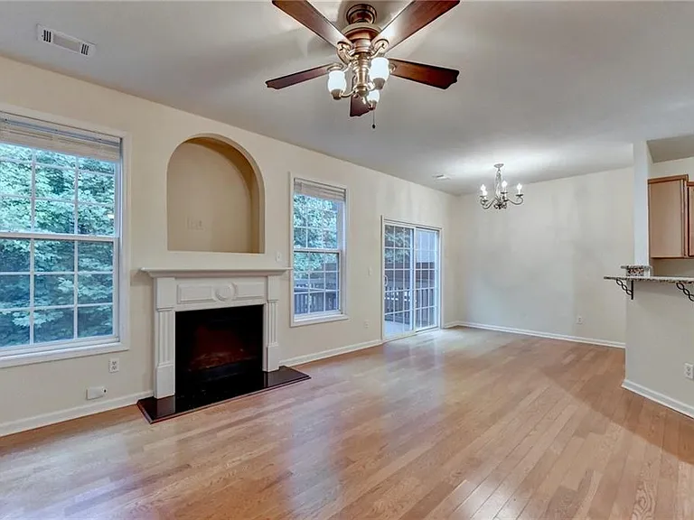 1641 Tailmore Ln — Photo 2