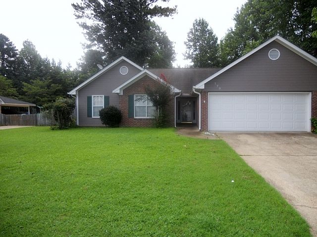 Move In Ready! Beautiful 3bd/2ba in Ideal Subdivision