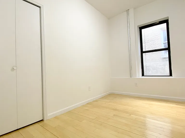 238 E 14th St #4G — Photo 5
