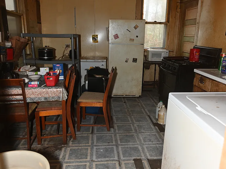 440 W Sawyer St — Photo 40