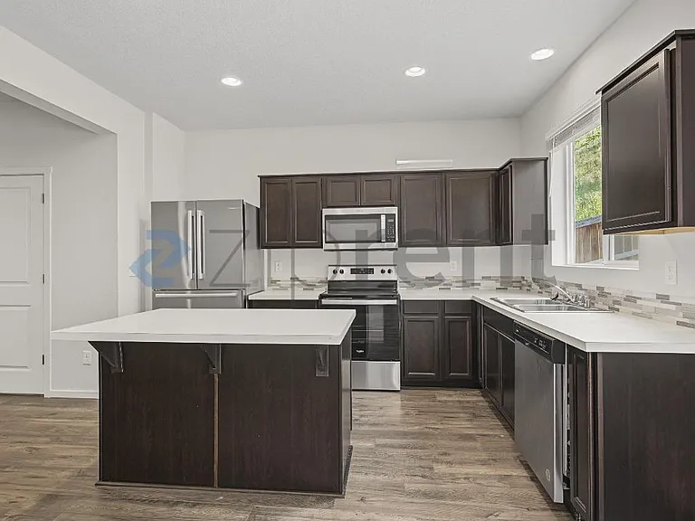 1900 NE 117th Ct — Photo 12