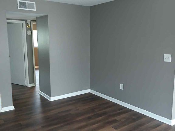 3rd image of 4900 Saddlebrook Ln #4
