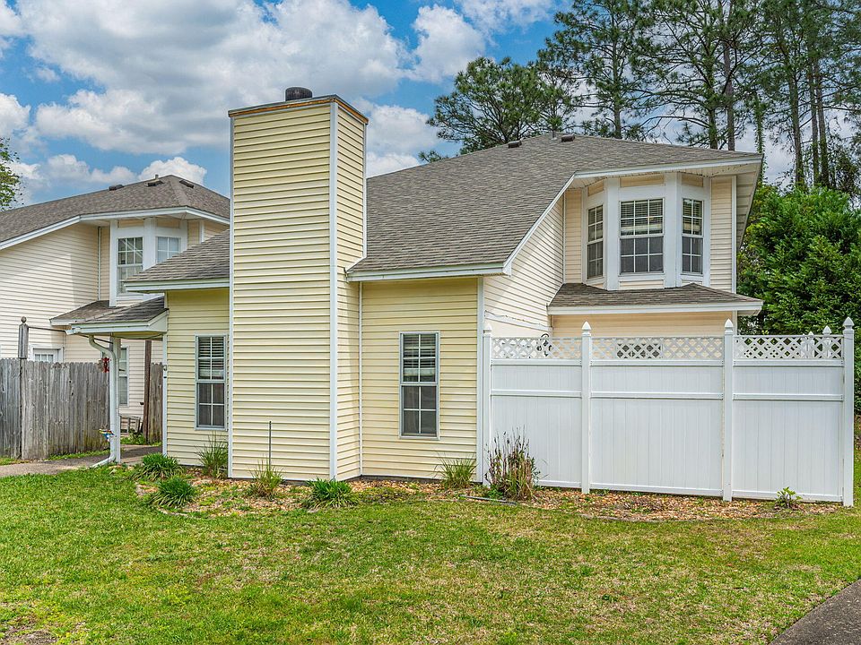 1st image of 631 Emerald Ln #631