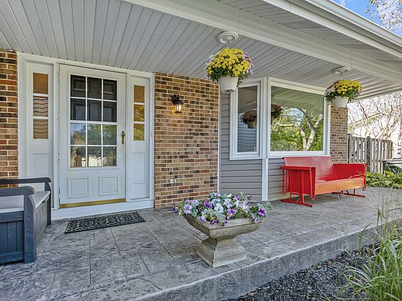 3rd image of 428 Franklin Ln