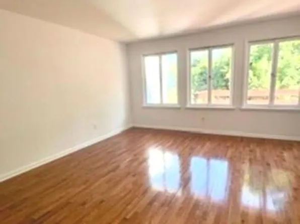 9 Pine Orchard Rd #2, Branford, CT 06405