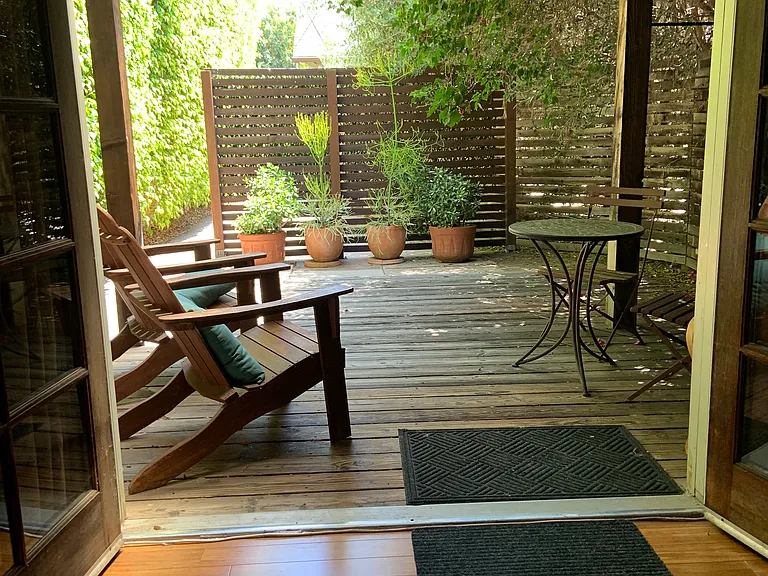 6621 De Longpre Ave — Photo 3