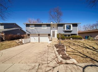 904 E Barberry Ln, Mount Prospect, IL