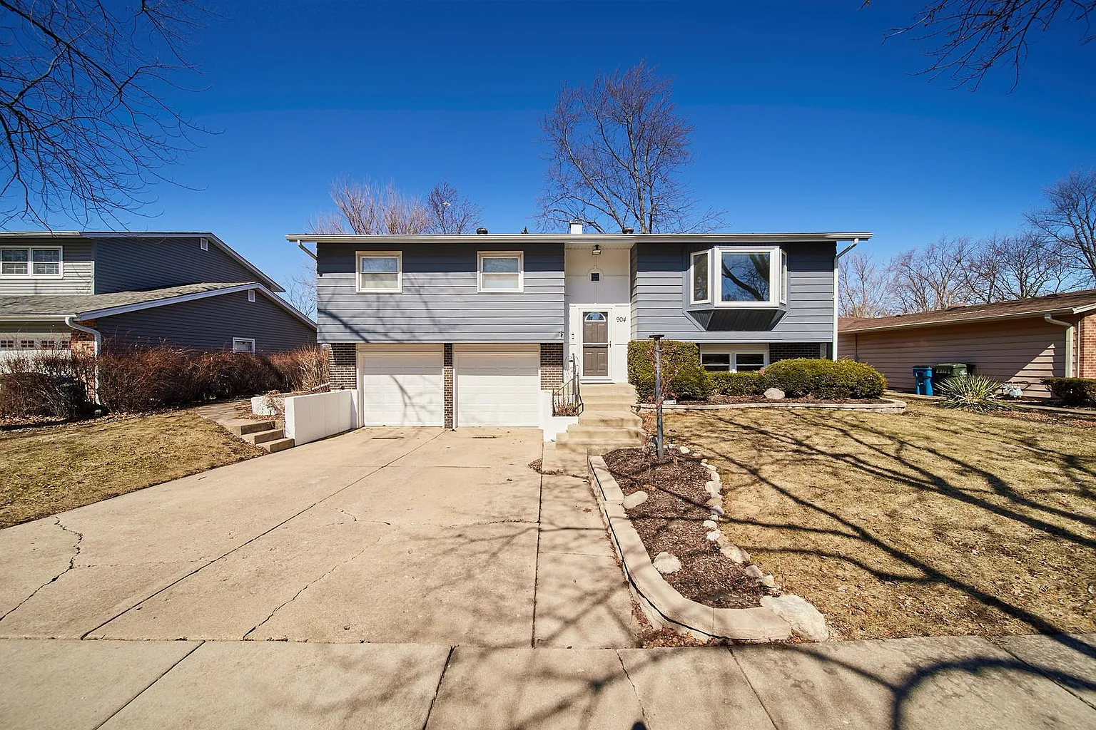 904 E Barberry Ln photo 1