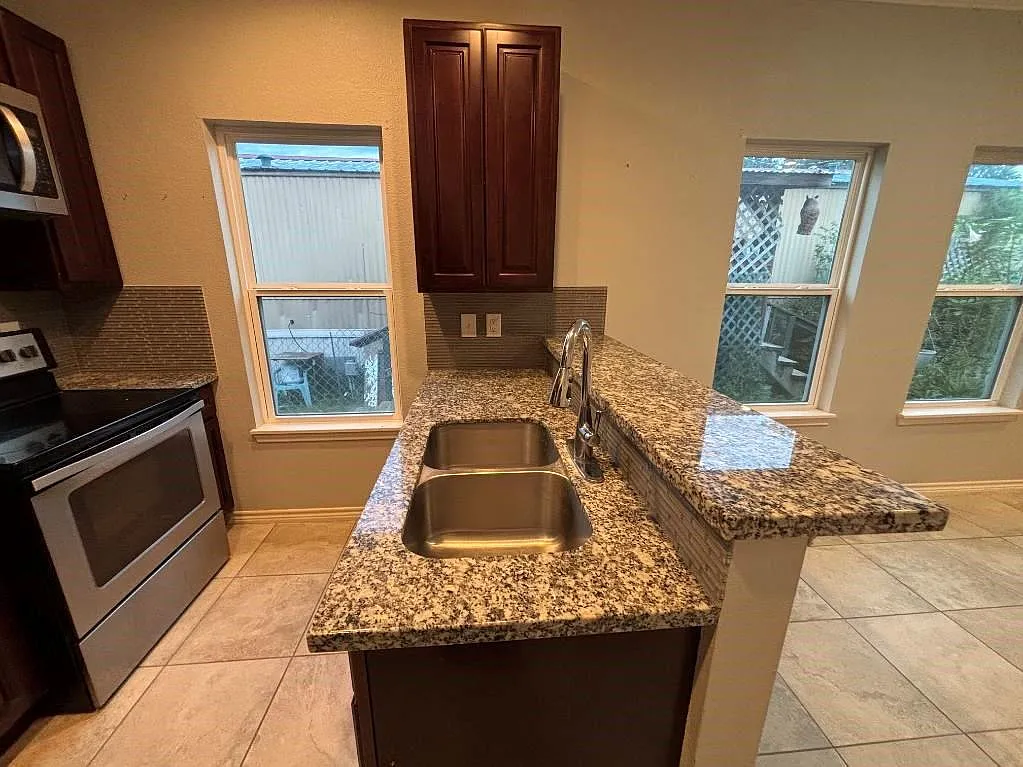 3 bed, 2.0 bath, $1,250 — Photo 2