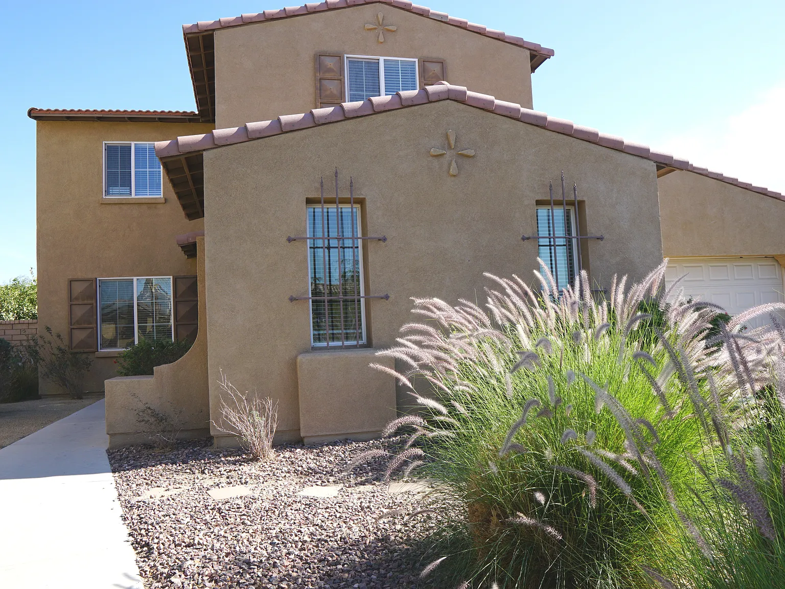 3 bed, 2099 sqft, $2,995 — Photo 2