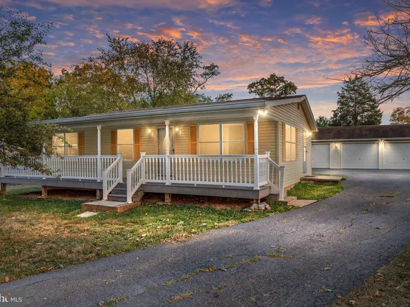 372 Baker Rd, Martinsburg, WV 25405