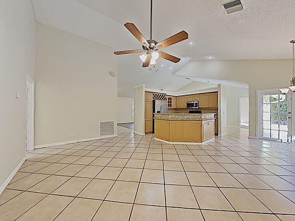 5th image of 311 NW 162nd Ave