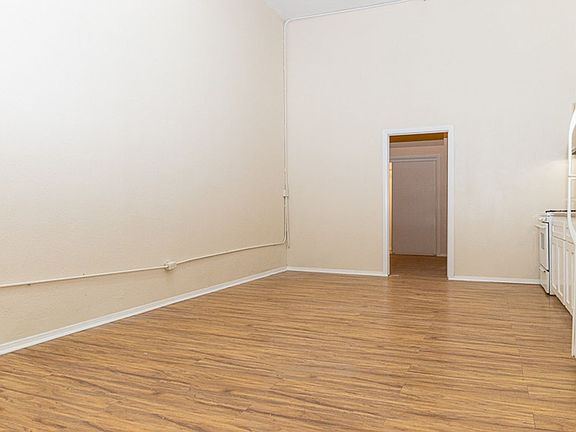 4th image of 2105-2107 E Cesar E Chavez Ave #9