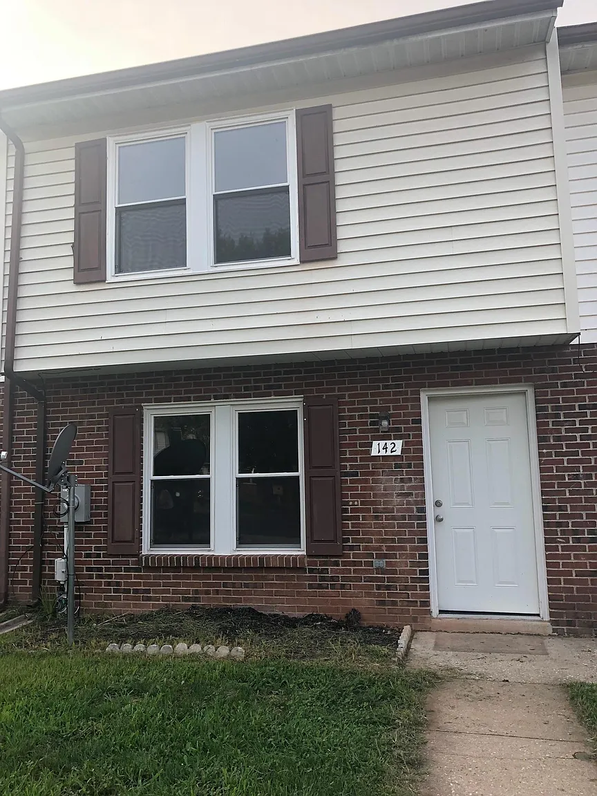 142 Carnival Dr photo 1