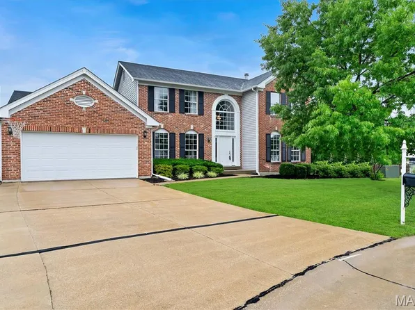216 Country Hollow Ct, Saint Charles, MO 63304