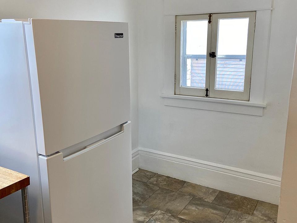 1st image of 617 2nd Ave S #2