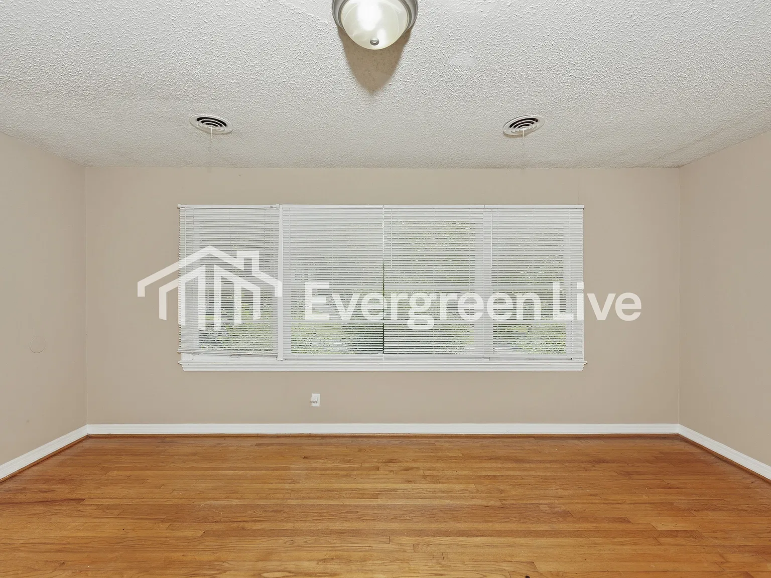 3 bed, 1.0 bath, 1153 sqft, $1,195 — Photo 2
